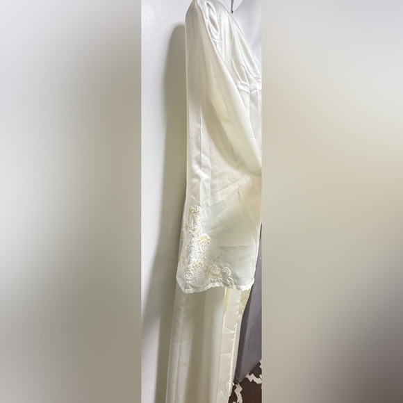 Victoria's Secret Cream Satin Robe - Picture 5 of 8